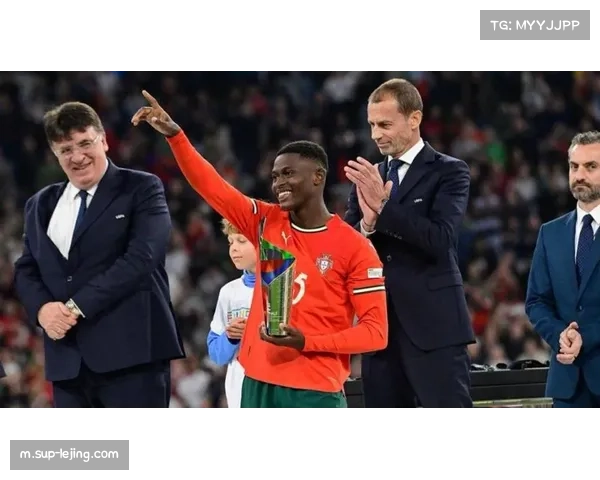 巴黎努诺门德斯欧冠创造4次重大机会 边后卫进攻角色正被重新定义